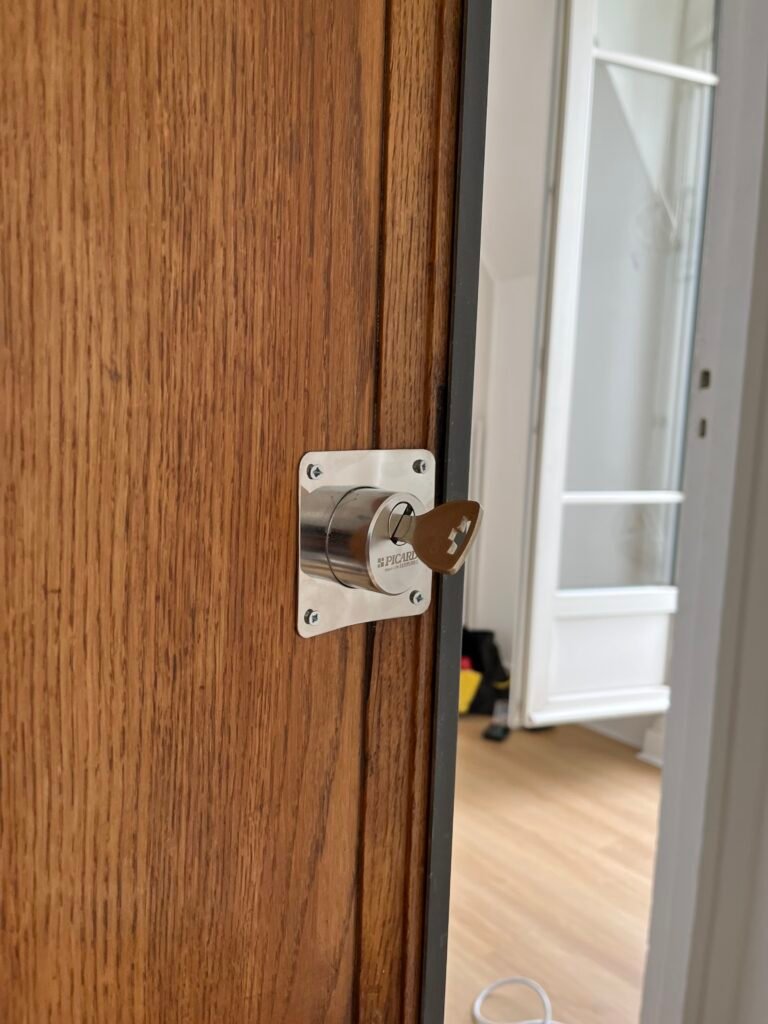 Serrurier-Locksmith® Paris 20 Urgence et Dépannage 24/7 Serrurier Paris 75020 