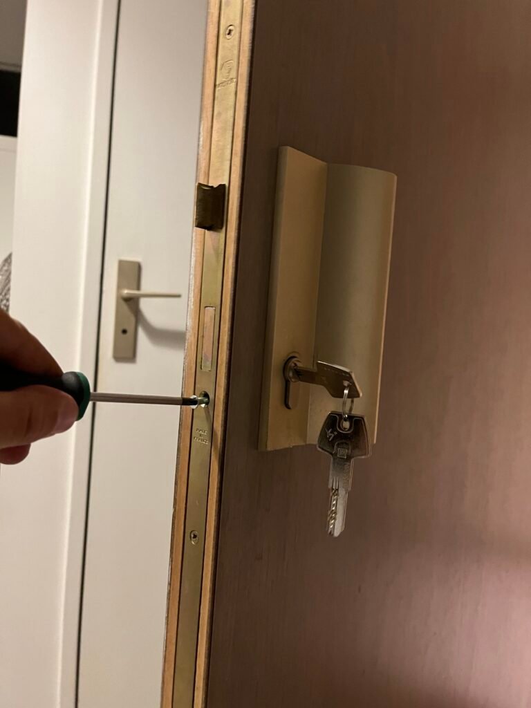 Serrurier-Locksmith® Sartrouville: Étapes d'Installation d'une Porte Blindée à Sartrouville 