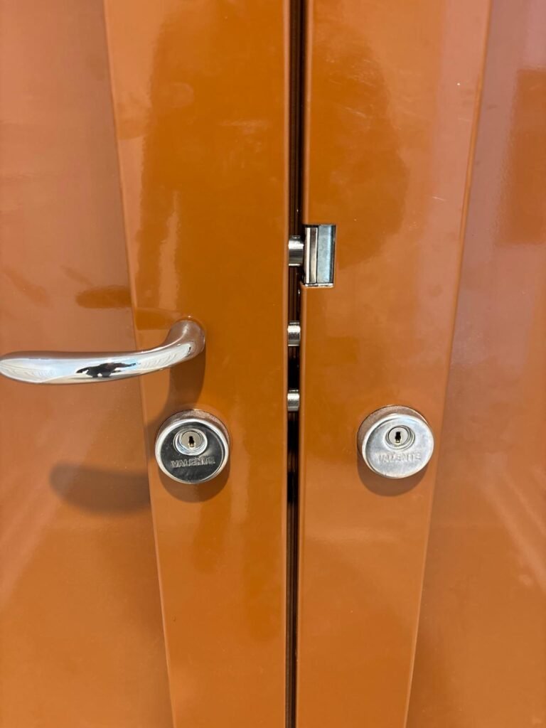 🔑 🔧 Comment installer une serrure 3 points encastrable ? 🚀Type Vachette ou Bricard🔐